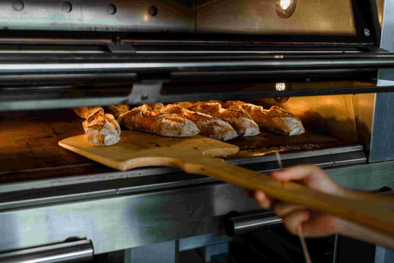 Boulangerie : installation de revêtement réfléchissant dans les fours de cuisson